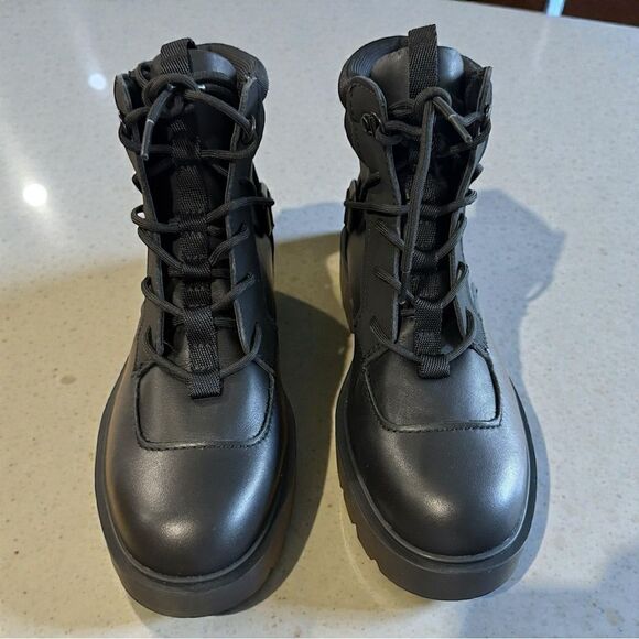 UGG Shoes - New In Box UGG Black Tioga Hiker Boots Size 8